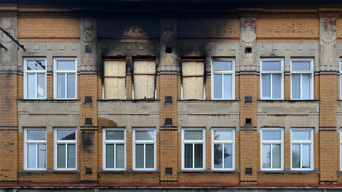 Rodiny obětí po požáru ve Vejprtech žádají  odškodné 14,5 milionu korun